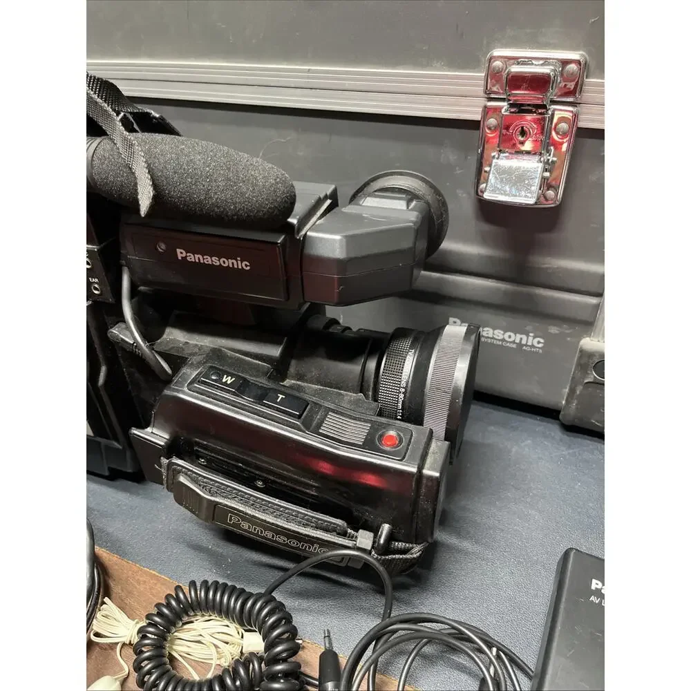 Vintage 1988 Panasonic AG-450 S-VHS Camcorder Reporter Kit w/Case, & Accessories
